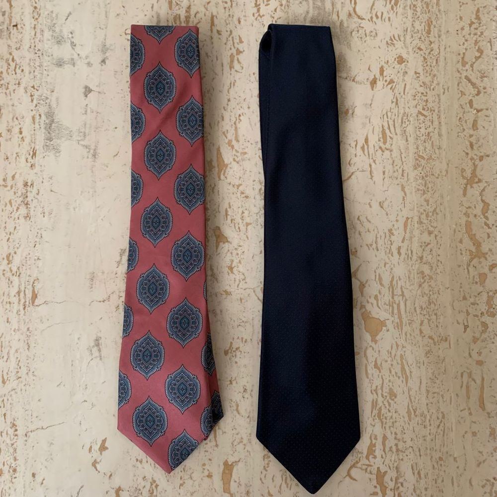 👔 se of 2 ties. Pink is 100% silk